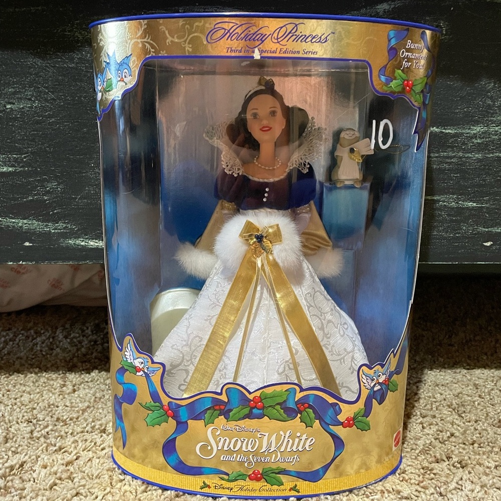 Walt Disney’s Snow White & the Seven Dwarfs Holiday Princess Barbie